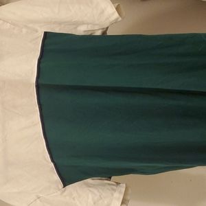 Old Navy white and Green tee